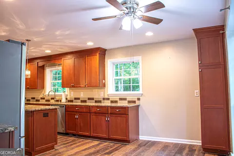 Kitchen - 240 Harkness Rd, Jackson, GA 30233 photo 7 of 12