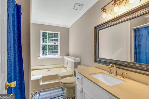 Bath - 240 Harkness Rd, Jackson, GA 30233 photo 2 of 3