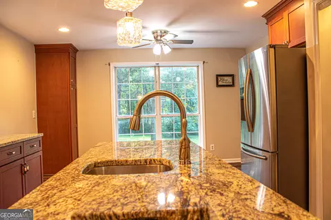 Kitchen - 240 Harkness Rd, Jackson, GA 30233 photo 6 of 12