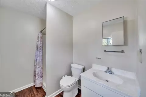Bath - 403 Irvindale Dr, Dublin, GA 31021 photo 2 of 2