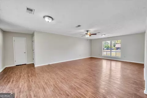 Living - 403 Irvindale Dr, Dublin, GA 31021 photo 5 of 6