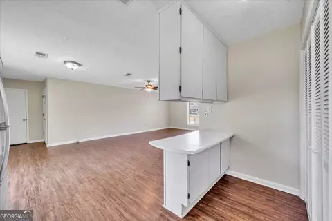 Living - 403 Irvindale Dr, Dublin, GA 31021 photo 6 of 6