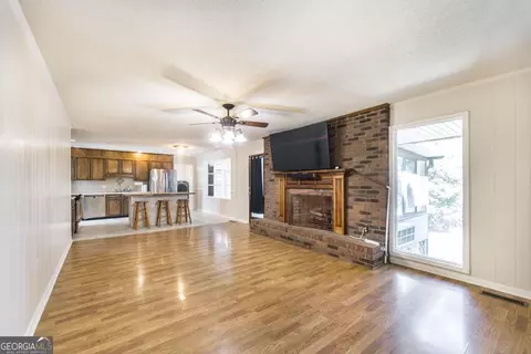Living - 124 Echo Ln, Warner Robins, GA 31088 photo 6 of 8