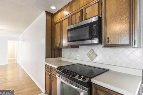Kitchen - 124 Echo Ln, Warner Robins, GA 31088 photo 2 of 4