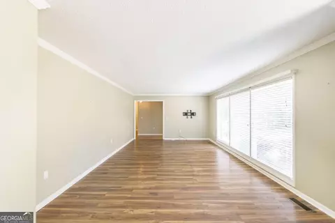 Living - 124 Echo Ln, Warner Robins, GA 31088 photo 2 of 8