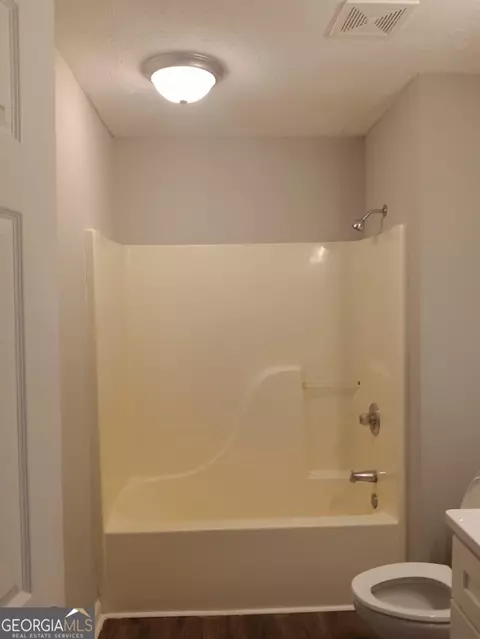 Bath - 202 Parker Ln, Lagrange, GA 30240 photo 3 of 4