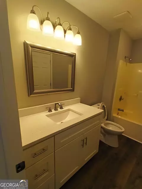 Bath - 202 Parker Ln, Lagrange, GA 30240 photo 2 of 4
