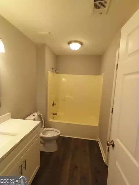 Bath - 202 Parker Ln, Lagrange, GA 30240 photo 1 of 4
