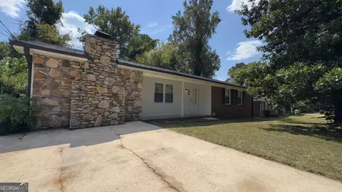 4105 Emerald Lake Dr, Decatur, GA 30035