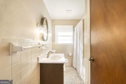 Bath - 103 Thomas St, Dublin, GA 31021 photo 1 of 1