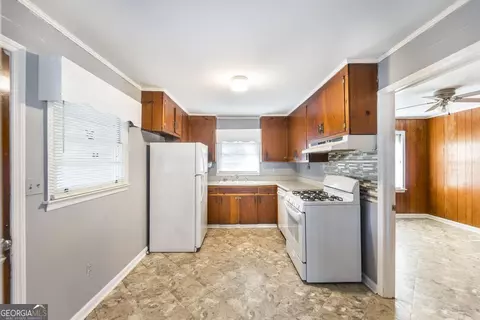Kitchen - 103 Thomas St, Dublin, GA 31021 photo 1 of 4