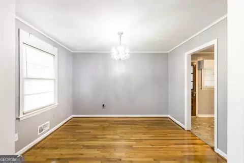 Living - 103 Thomas St, Dublin, GA 31021 photo 2 of 2