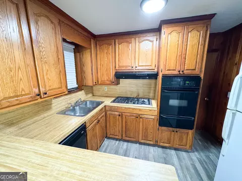 Kitchen - 201 S Chilton Cres, Lagrange, GA 30240 photo 2 of 3