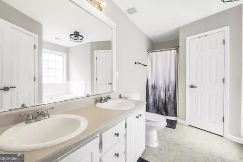 Bath - 106 Dawn Ct, Jackson, GA 30233 photo 2 of 4