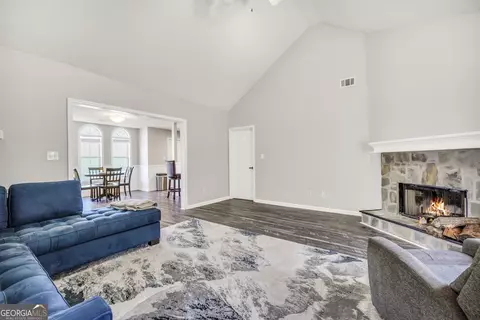 Living - 106 Dawn Ct, Jackson, GA 30233 photo 3 of 3