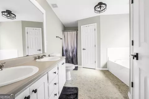 Bath - 106 Dawn Ct, Jackson, GA 30233 photo 1 of 4