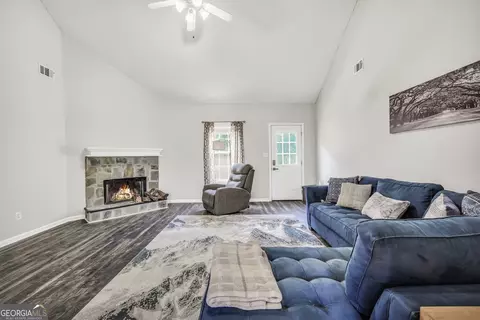 Living - 106 Dawn Ct, Jackson, GA 30233 photo 1 of 3