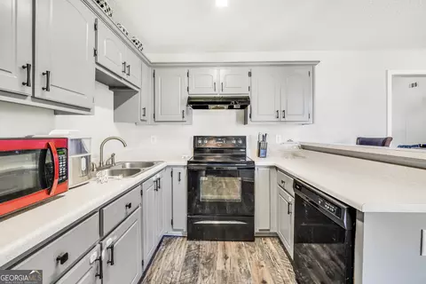 Kitchen - 106 Dawn Ct, Jackson, GA 30233 photo 2 of 3