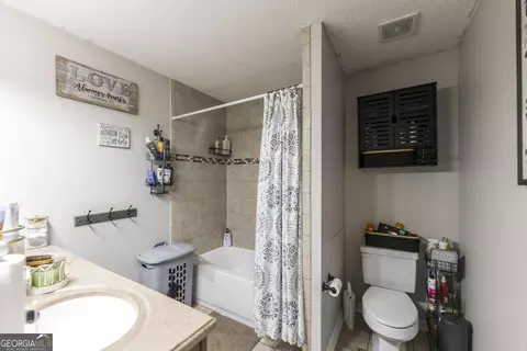 Bath - 307 Lancelot Ln, Dublin, GA 31021 photo 1 of 3