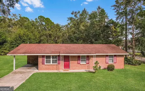 979 B Pineland Ave # B, Hinesville, GA 31313