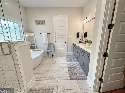 Bath - 354 Willow Pointe Dr, Lagrange, GA 30240 photo 6 of 10