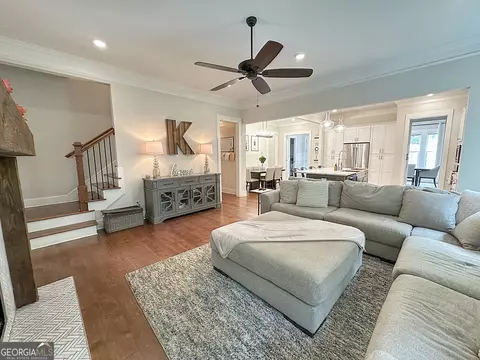 Living - 354 Willow Pointe Dr, Lagrange, GA 30240 photo 2 of 2