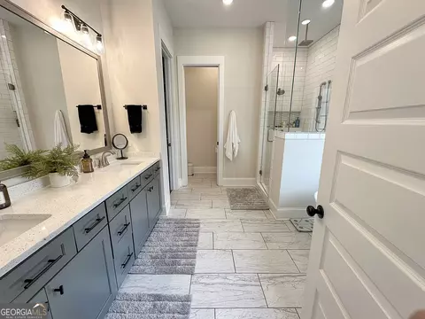 Bath - 354 Willow Pointe Dr, Lagrange, GA 30240 photo 1 of 10