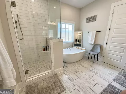 Bath - 354 Willow Pointe Dr, Lagrange, GA 30240 photo 5 of 10
