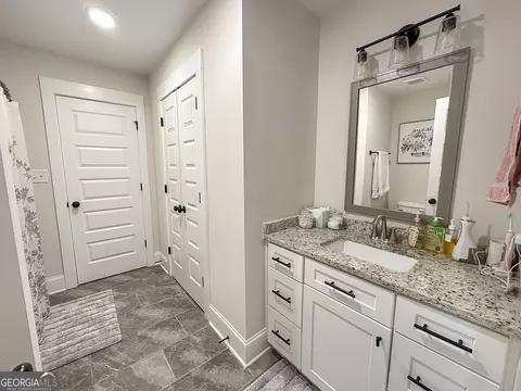 Bath - 354 Willow Pointe Dr, Lagrange, GA 30240 photo 7 of 10