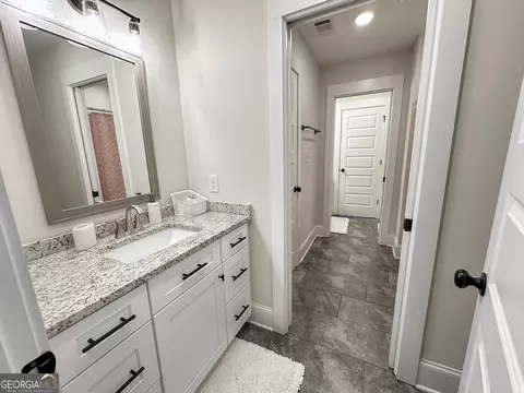 Bath - 354 Willow Pointe Dr, Lagrange, GA 30240 photo 9 of 10