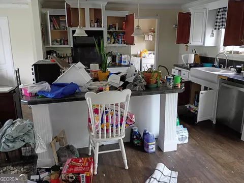 Kitchen - 114 Victory Dr, Collins, GA 30421 photo 1 of 2
