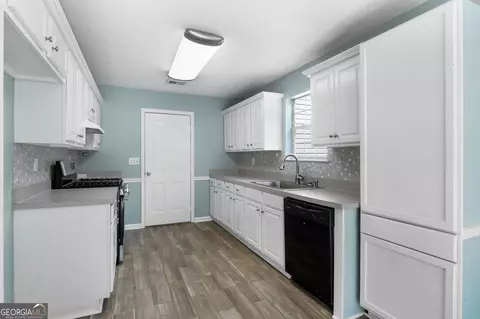 Kitchen - 126 Elmwood Dr, Hampton, GA 30228 photo 1 of 2