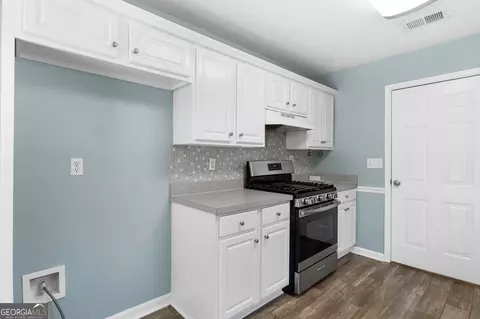 Kitchen - 126 Elmwood Dr, Hampton, GA 30228 photo 2 of 2