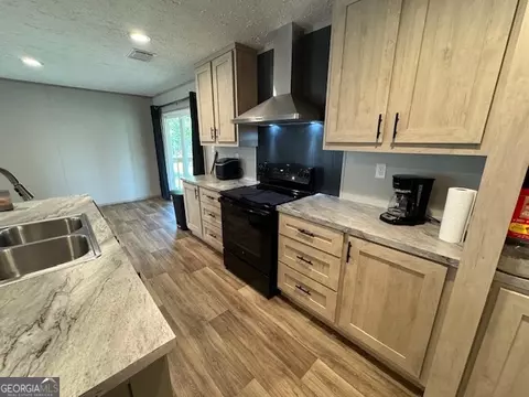 Kitchen - 2470 Kitchen Rd, Dexter, GA 31019 photo 2 of 4