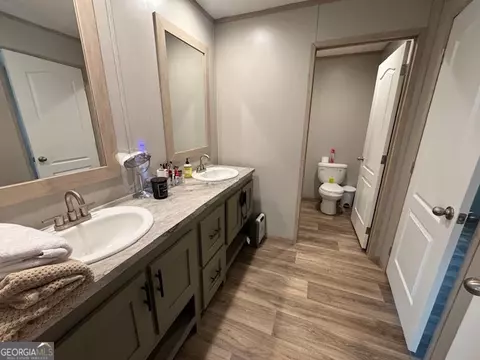 Bath - 2470 Kitchen Rd, Dexter, GA 31019 photo 2 of 5