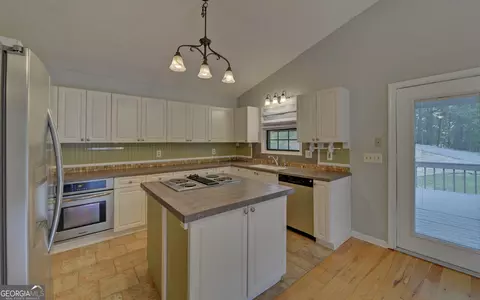 Kitchen - 120 Ridgemore Cir, Toccoa, GA 30577 photo 2 of 2