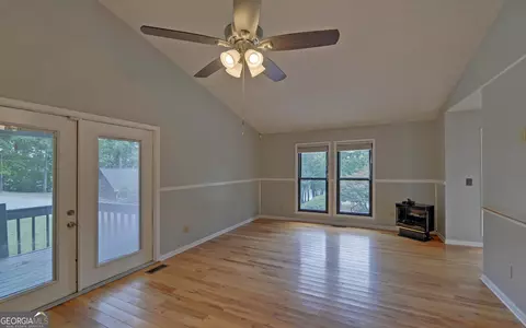 Living - 120 Ridgemore Cir, Toccoa, GA 30577 photo 1 of 4