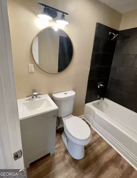 Bath - 611 W Moore St, Dublin, GA 31021 photo 3 of 3