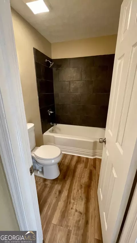Bath - 611 W Moore St, Dublin, GA 31021 photo 2 of 3