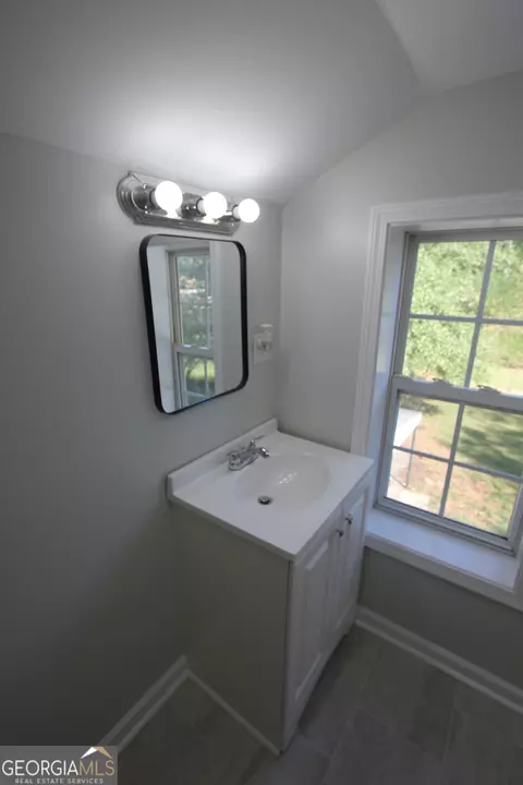 Bath - 31 Reed Dr, Lagrange, GA 30240 photo 2 of 2