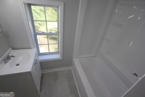 Bath - 31 Reed Dr, Lagrange, GA 30240 photo 1 of 2