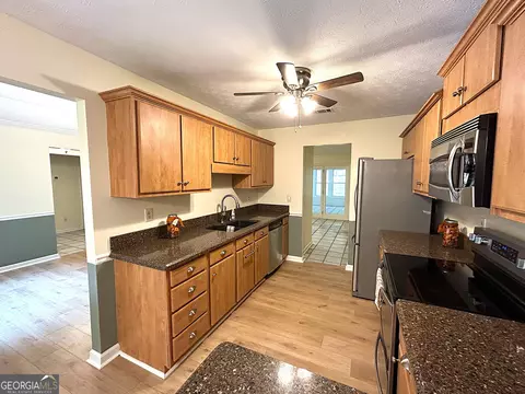 Kitchen - 474 Newton Rd, Lagrange, GA 30240 photo 2 of 3