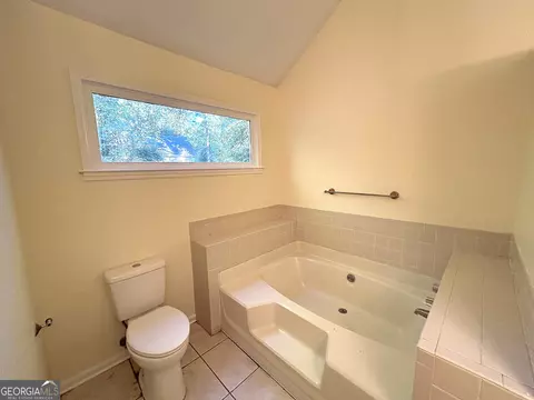 Bath - 474 Newton Rd, Lagrange, GA 30240 photo 2 of 5