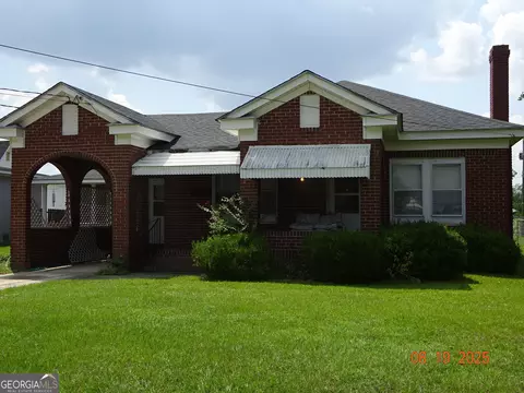 6 N Spring St, Claxton, GA 30417