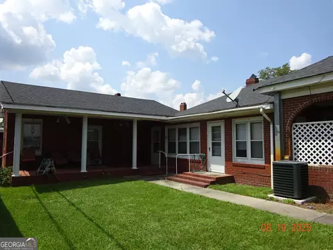 Exterior - 6 N Spring St, Claxton, GA 30417 photo 2 of 4