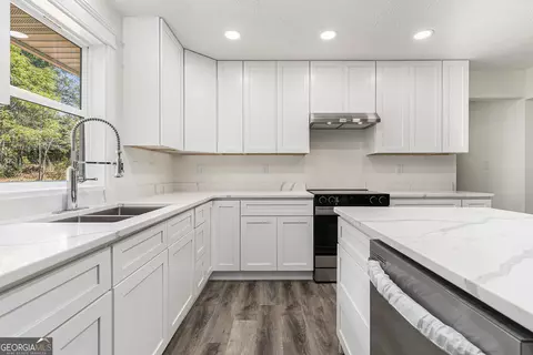 Kitchen - 797 Babbs Mill Rd, Hampton, GA 30228 photo 3 of 3