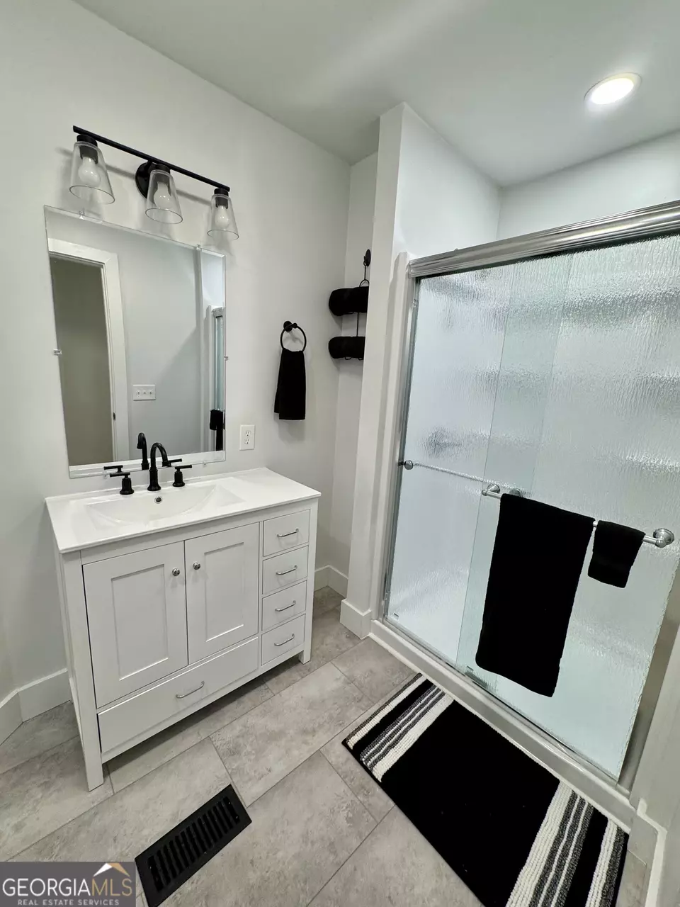 Bath - 215 Denham St, Thomaston, GA 30286 photo 4 of 4