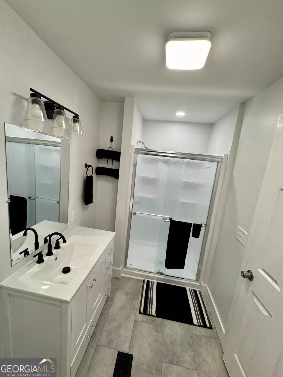 Bath - 215 Denham St, Thomaston, GA 30286 photo 3 of 4