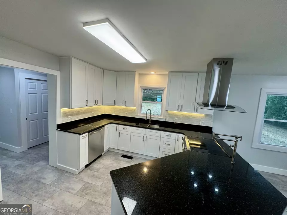 Kitchen - 215 Denham St, Thomaston, GA 30286 photo 4 of 5
