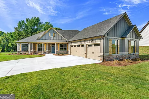 122 S Pointe Dr, Hartwell, GA 30643